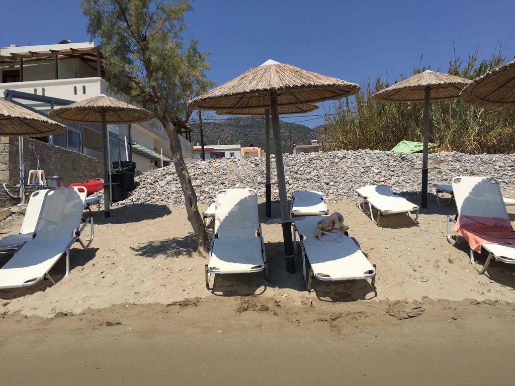 Eva Rooms Makrýgialos Екстериор снимка